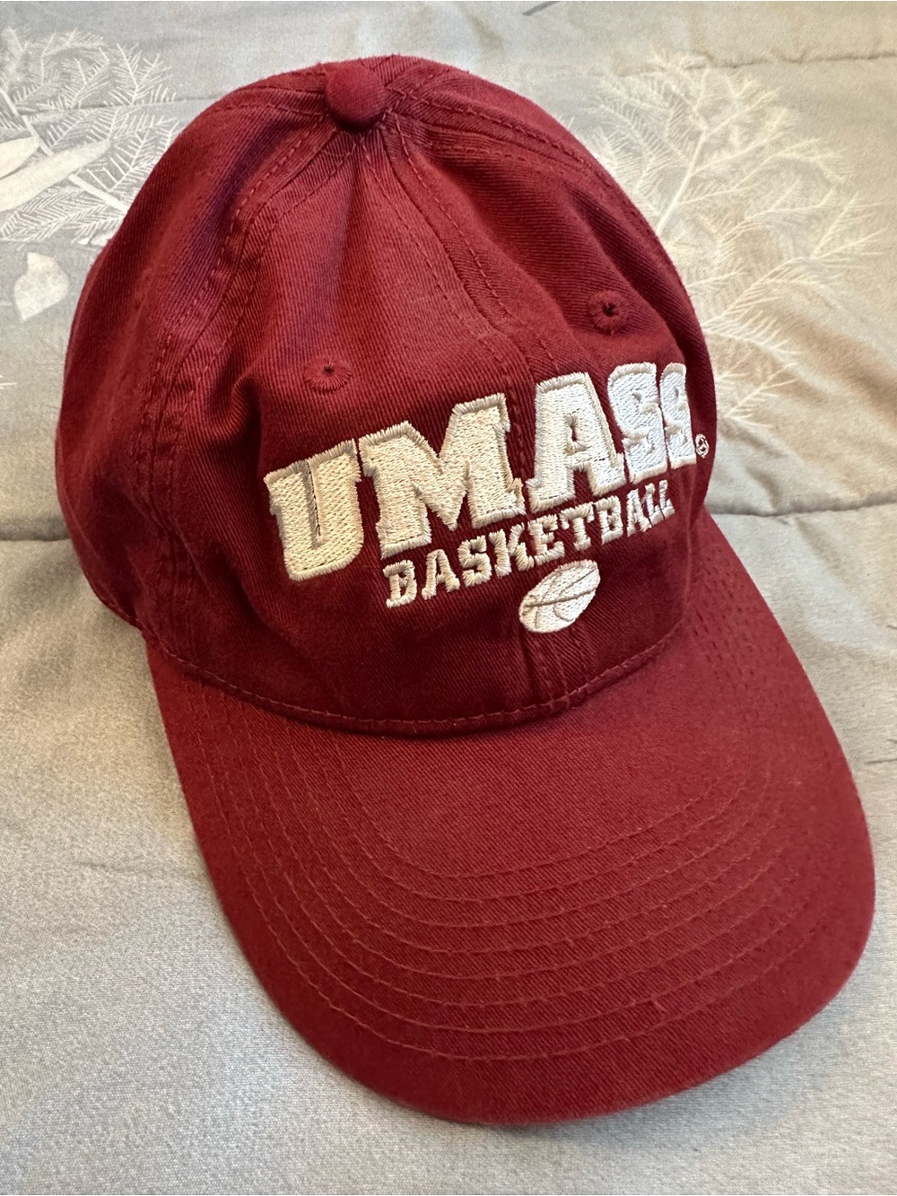 EUC/Like New IMO THE GAME BRAND UMass Basketball Maroon Baseball Cap Adj.